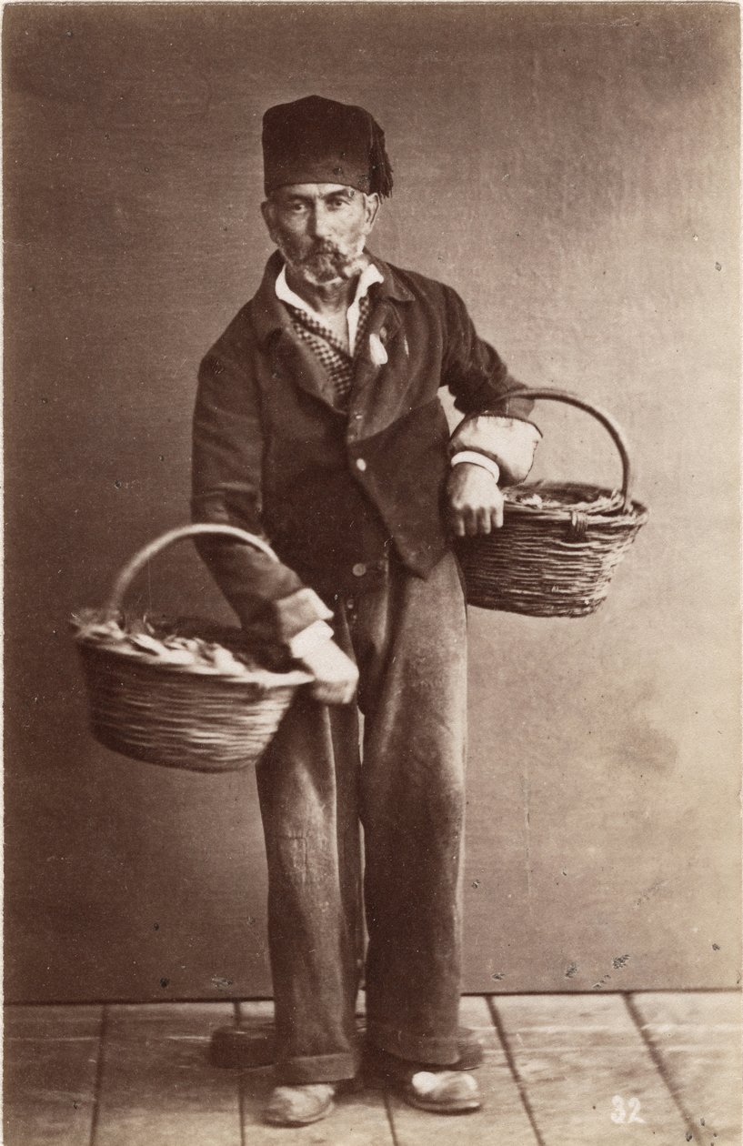 Pequenos metiers: retrato de um pescador, cestos cheios de peixes. Século XIX Imprimir em cartão Dim. 6x9,3 cm de Unbekannt