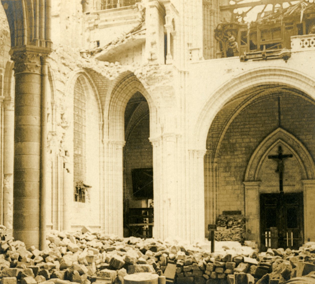 Catedral de Soissons, Soissons, norte da França, c1914-c1918 de Unbekannt