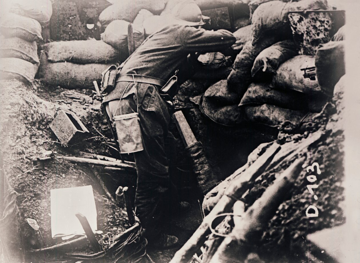 Soldado em trincheiras, c1914-c1918 de Unbekannt