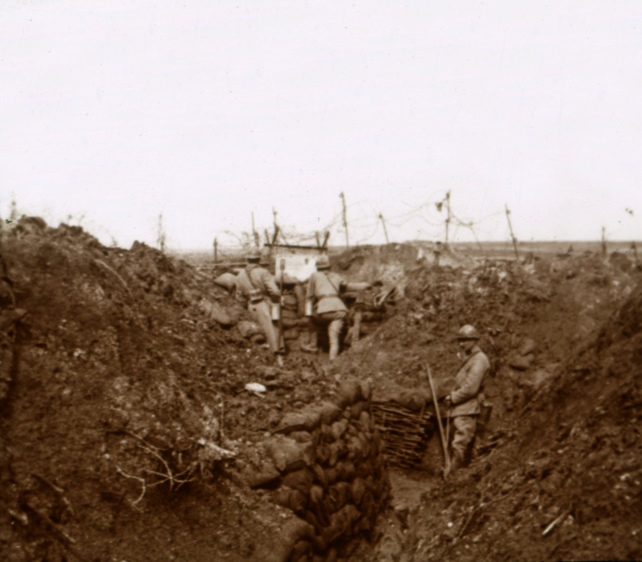 Soldados nas trincheiras, maciços, norte da França, c1914-c1918 de Unbekannt
