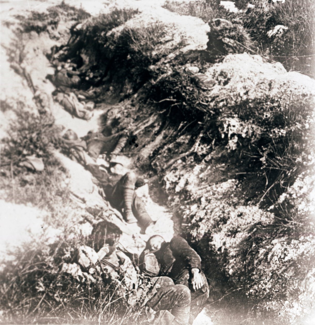 Soldados no campo de batalha, c1914-c1918 de Unbekannt
