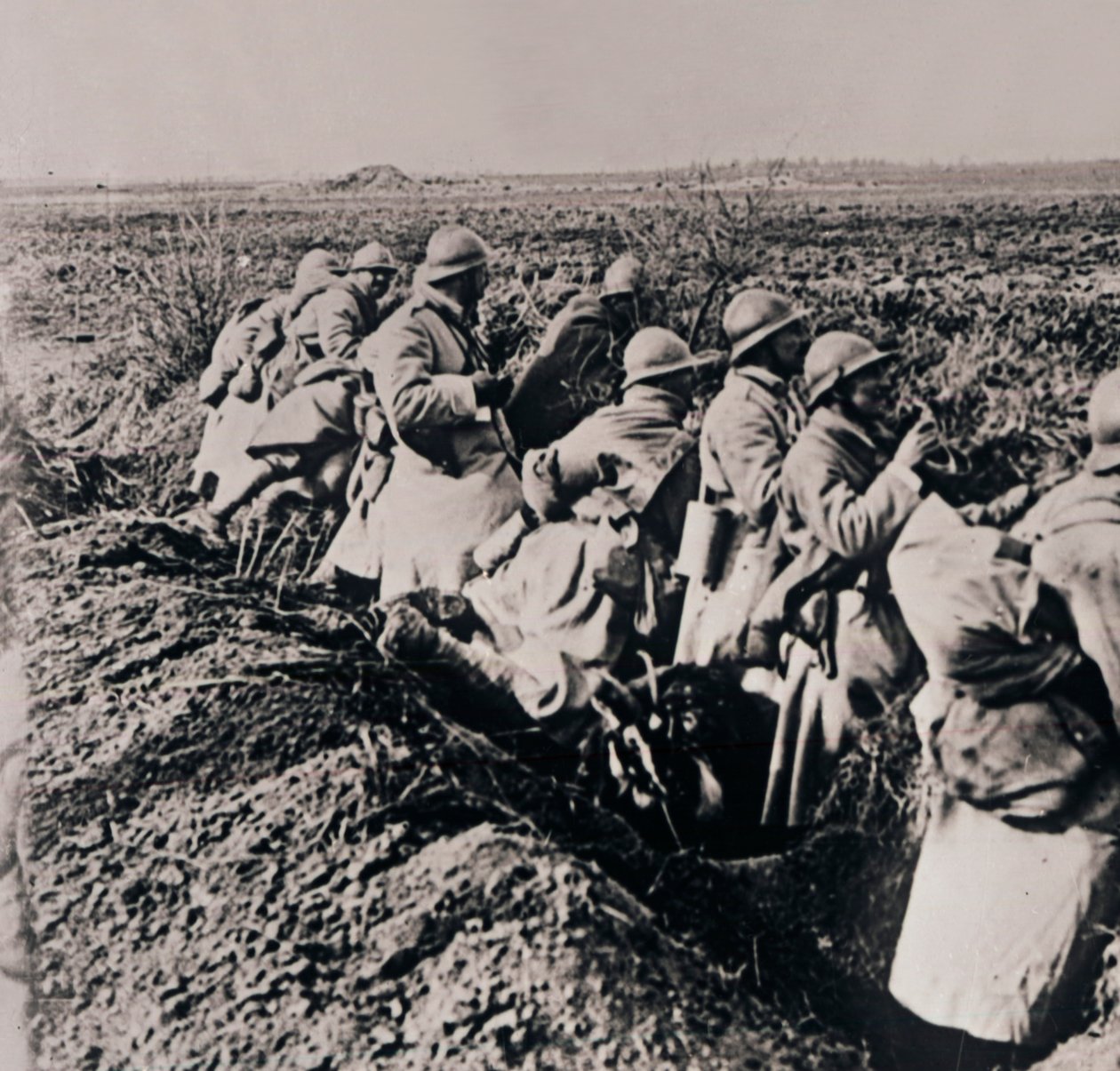 Soldados na linha de frente, c1914-c1918 de Unbekannt
