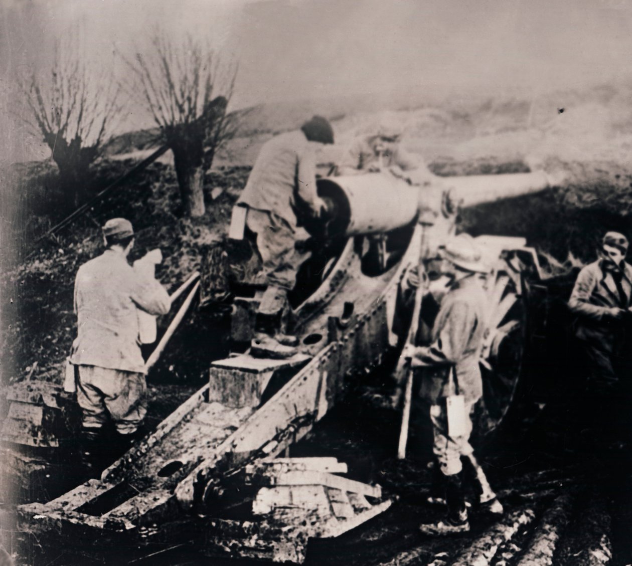 Soldados com artilharia pesada, c1914-c1918 de Unbekannt