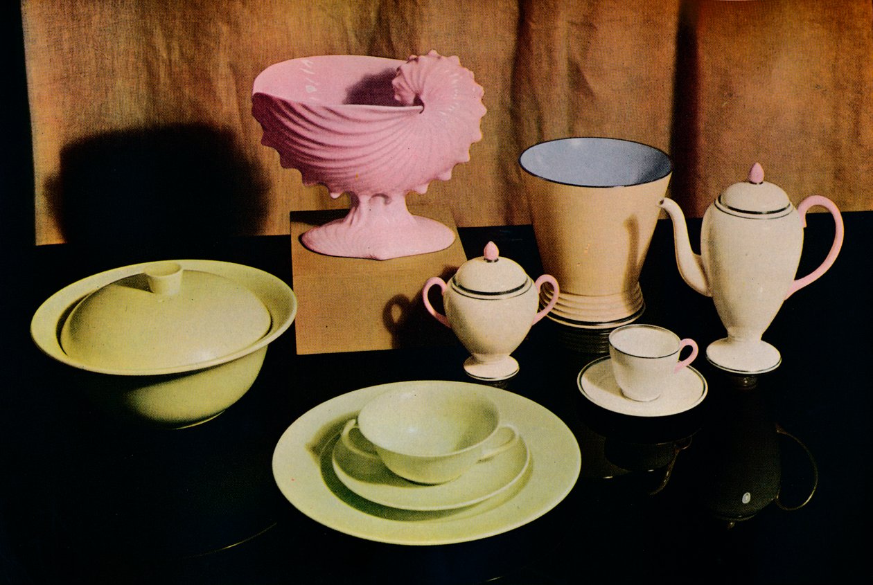 Alguns dos mais recentes produtos da fábrica Wedgwood Etruria, 1936 de Unbekannt