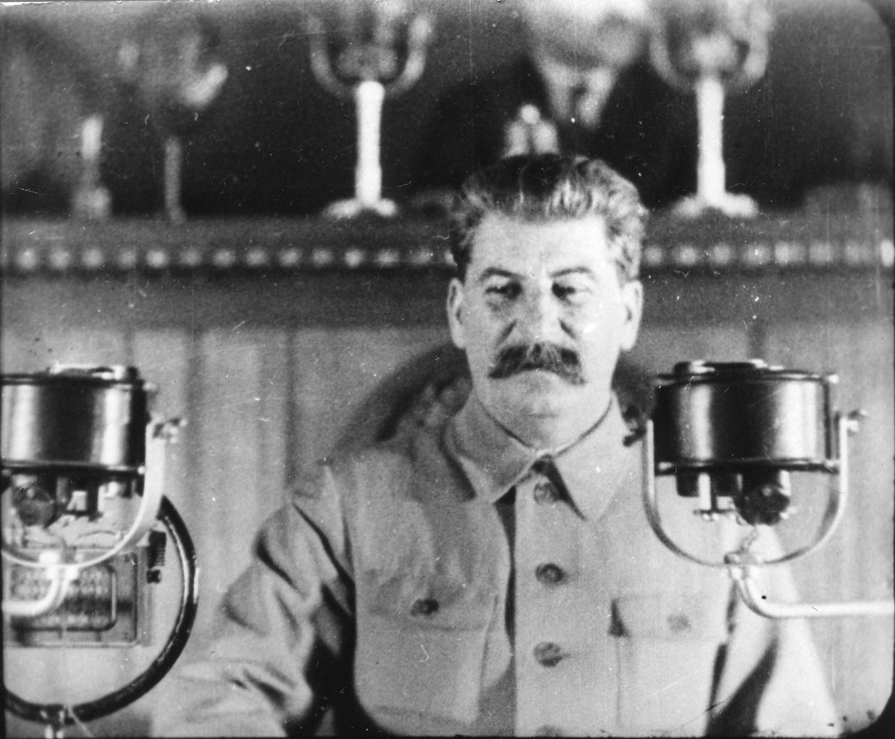 O líder soviético Josef Stalin discursando no Congresso do Partido Comunista, nos anos 30 de Unbekannt