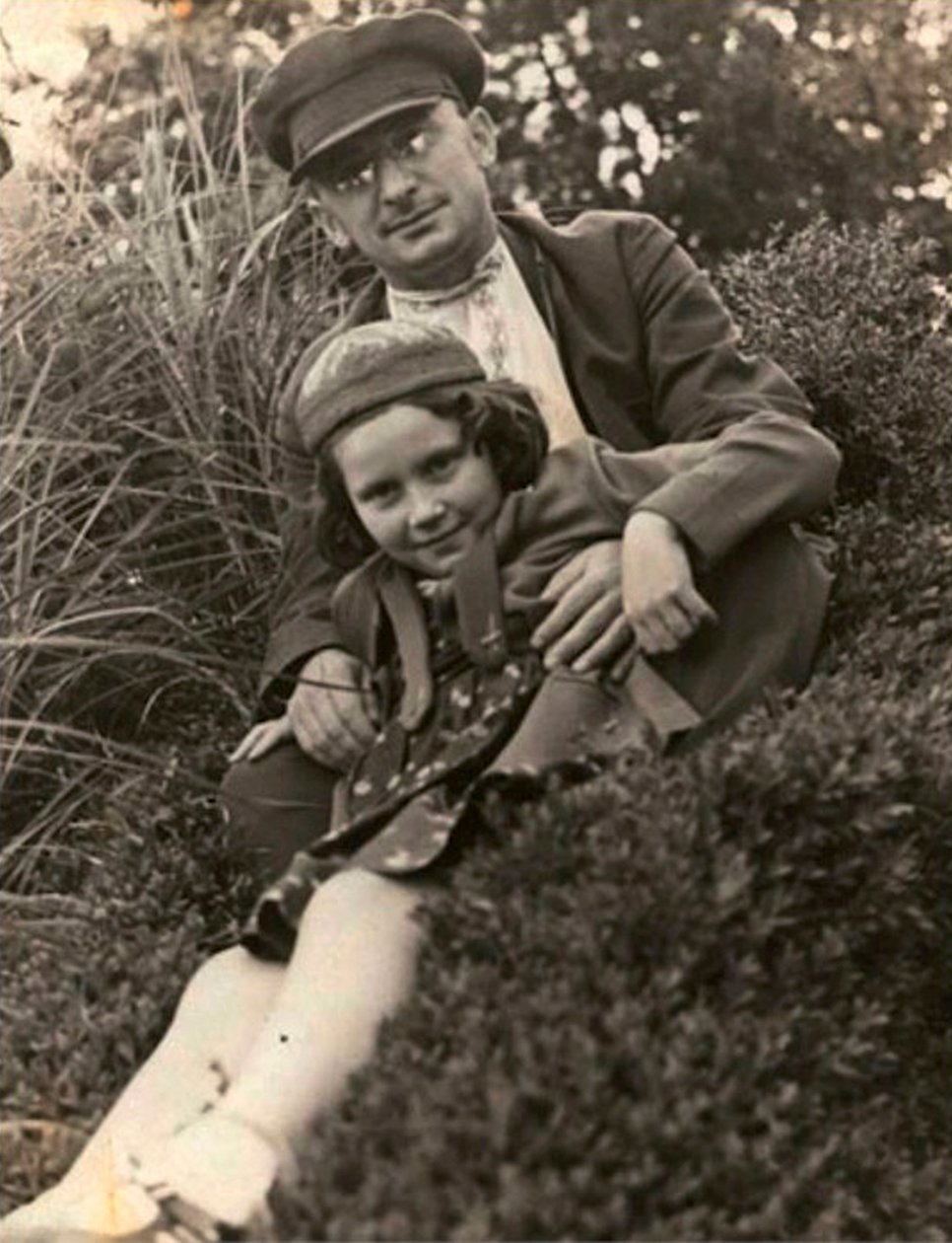 Político soviético Lavrentiy Beria com a filha de Josef Stalins, Svetlana Alliluyeva, URSS, década de 1930 de Unbekannt