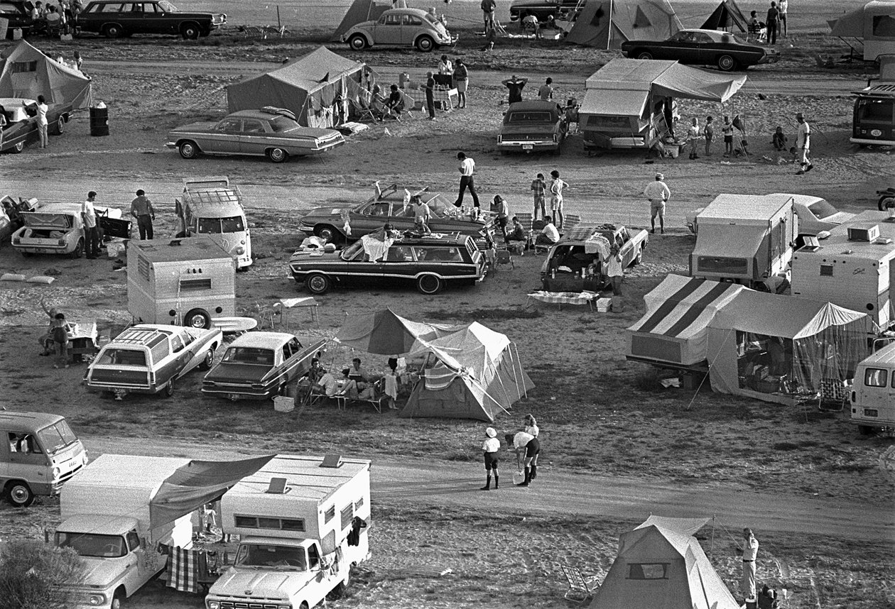 Espectadores aguardam o lançamento da Apollo 11 de Unbekannt