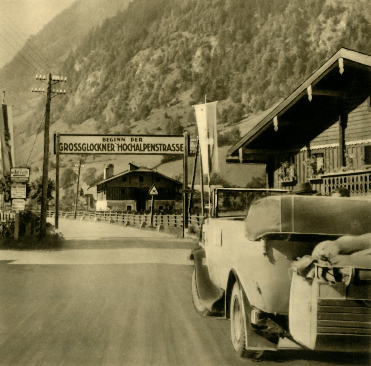Início da estrada alpina Grossglockner, Fusch an der Großglocknerstraße, Áustria, c1935. de Unbekannt