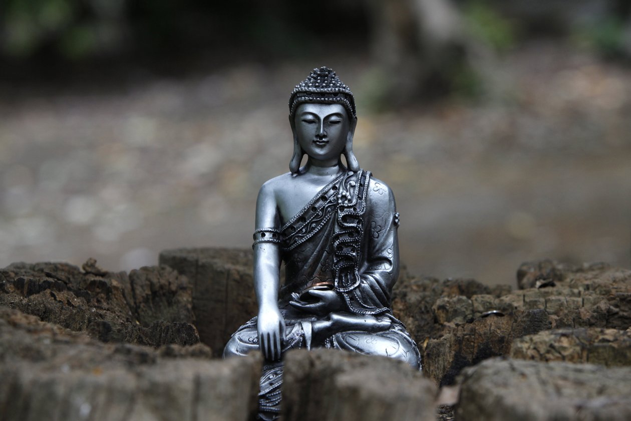 Estátua no jardim do templo de Buddhapadipa, Wimbledon, Grande-Bretagne de Unbekannt