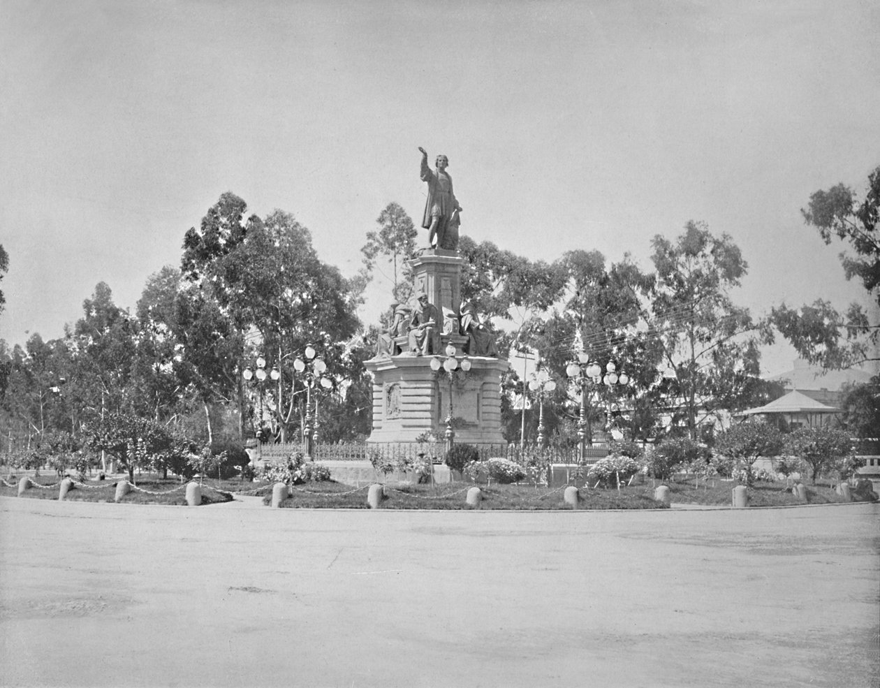 Estátua de Colombo no Paseo, cidade do México, c1897. de Unbekannt