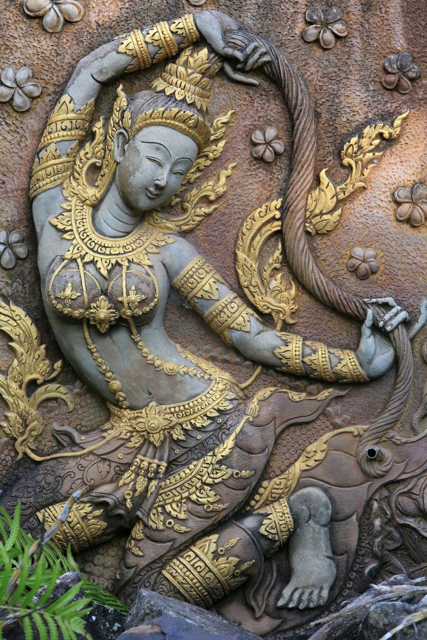 Estátua da deusa Phra Mae Thorani, a deusa protetora da Terra de Buda. Wat Inpeng. Vientiane. Laos, 20151029, Vientiane, Laos de Unbekannt