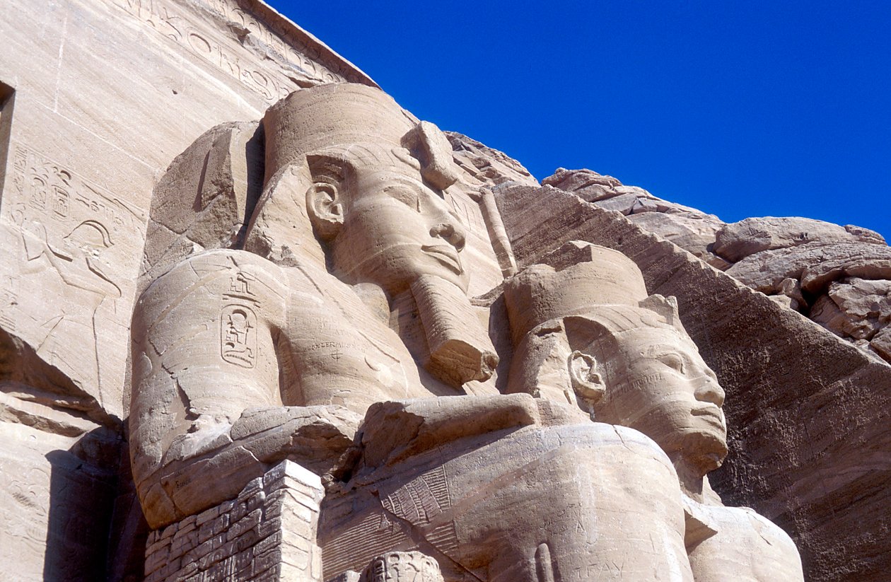 Estátuas de Ramsés II, em frente ao templo principal, Abu Simbel, Egito, início do século XIII aC de Unbekannt