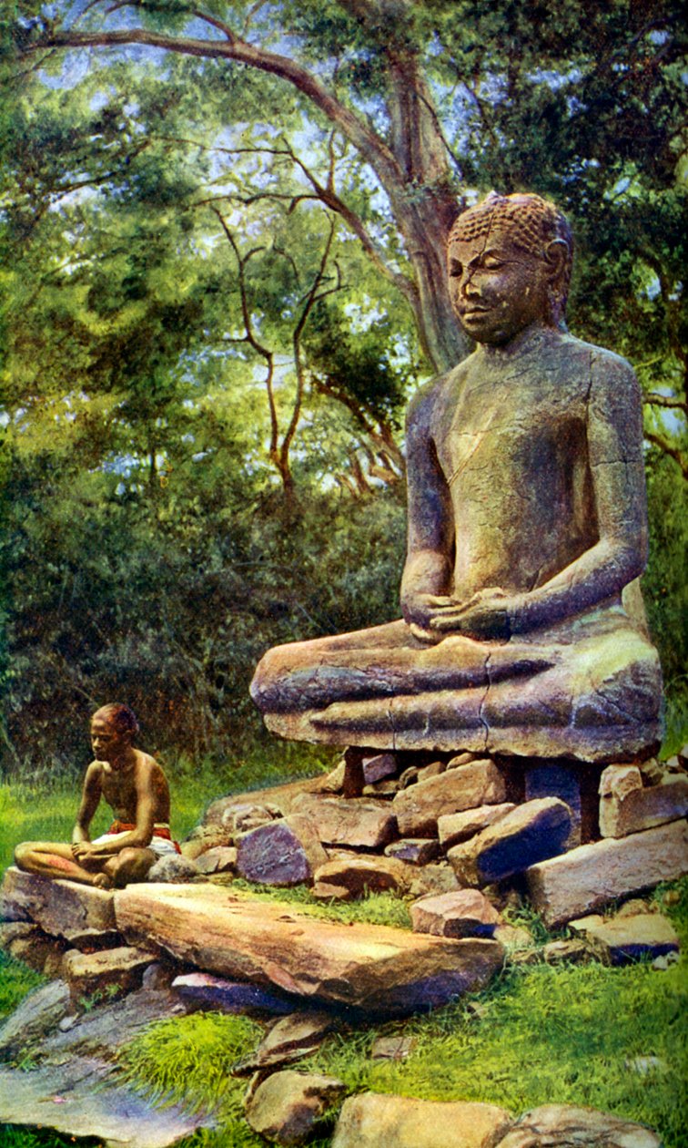 Buda de pedra, uma relíquia da glória passada de Anuradhapura, Ceilão, c1924 de Unbekannt