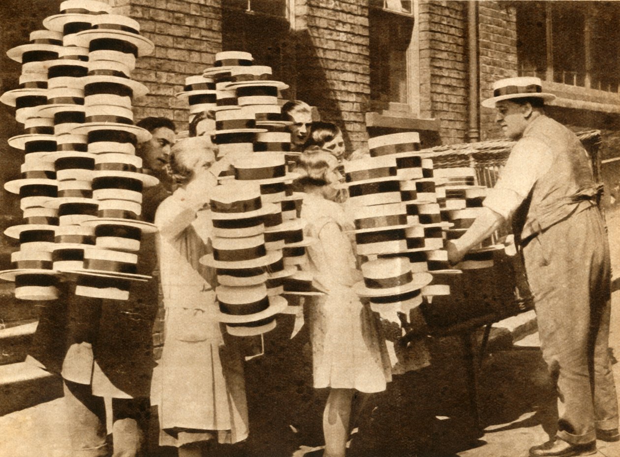 Os chapéus de palha retornam a favor, 1930, 1933. de Unbekannt