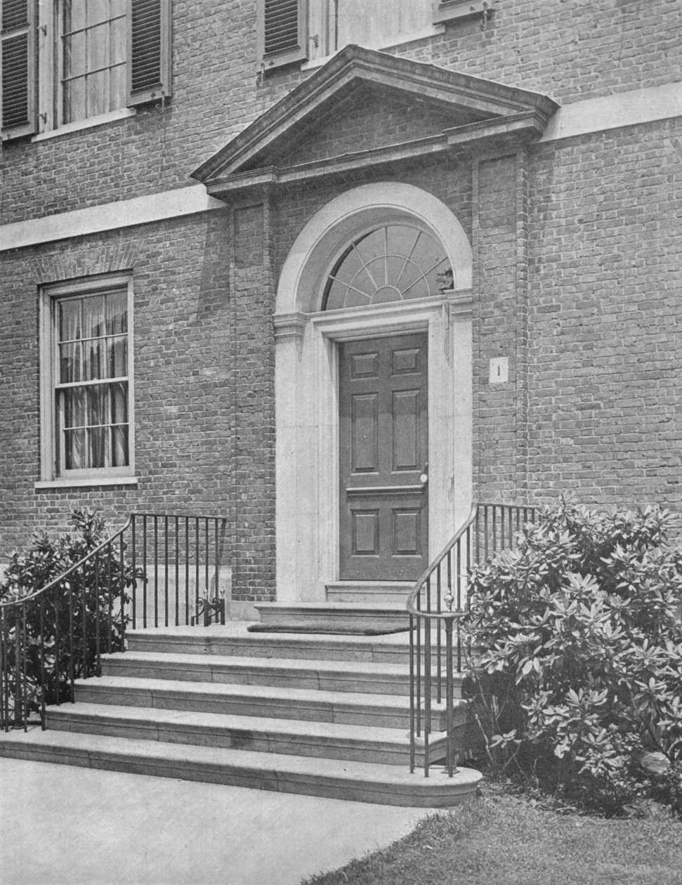 Porta da rua para a casa da Sra. WK Vanderbilt, Nova York, 1924 de Unbekannt