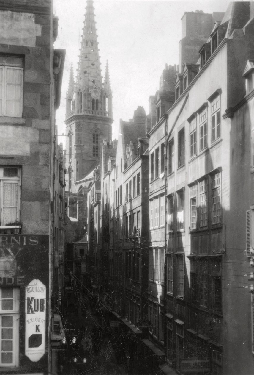 Cena de rua, mostrando a torre da catedral, St Malo, Bretanha, França, século XX de Unbekannt