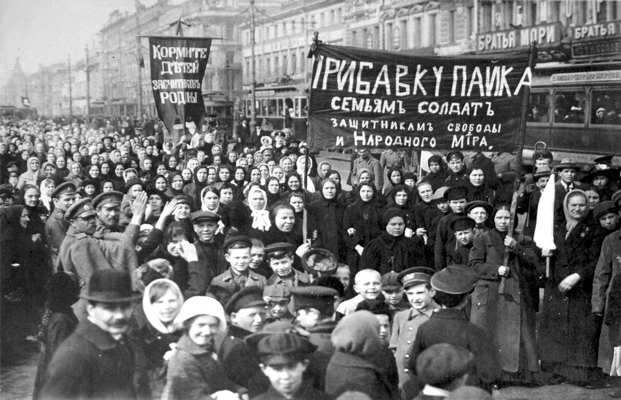 Golpeando os trabalhadores de Putilov no primeiro dia da Revolução de Fevereiro, São Petersburgo, Rússia, 1917 de Unbekannt