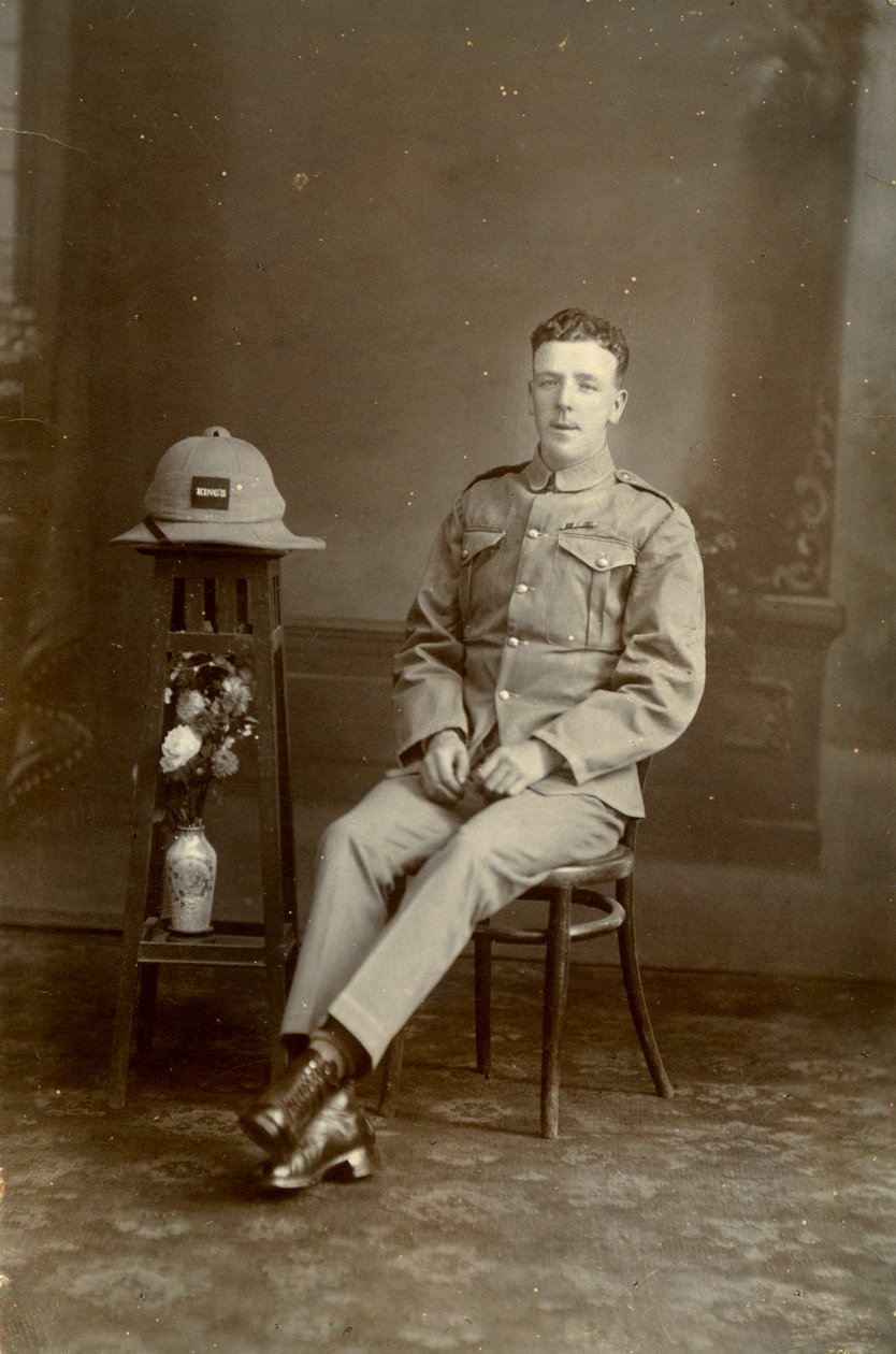 Retrato de estúdio de um soldado da Companhia C, 2º Batalhão do Regimento de Reis, Iraque, 1926 de Unbekannt