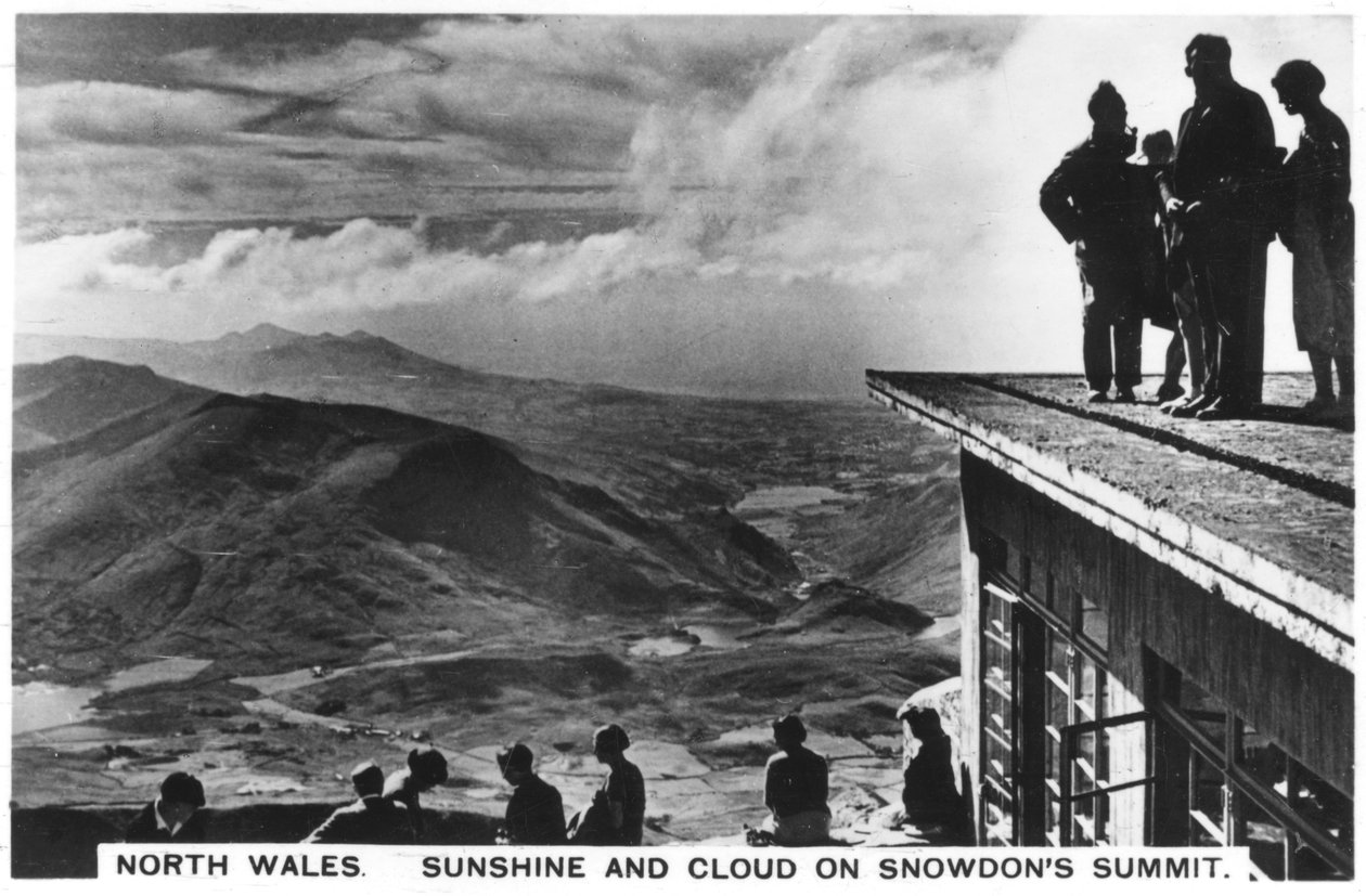 Luz do sol e nuvens no cume de Snowdons, norte do país de Gales, 1936 de Unbekannt