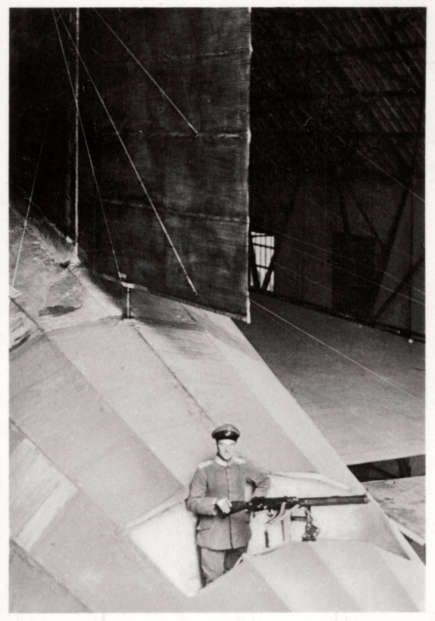 Artilheiro de cauda de um dirigível do Zeppelin do exército alemão, Primeira Guerra Mundial, 1914-1918 1933 de Unbekannt