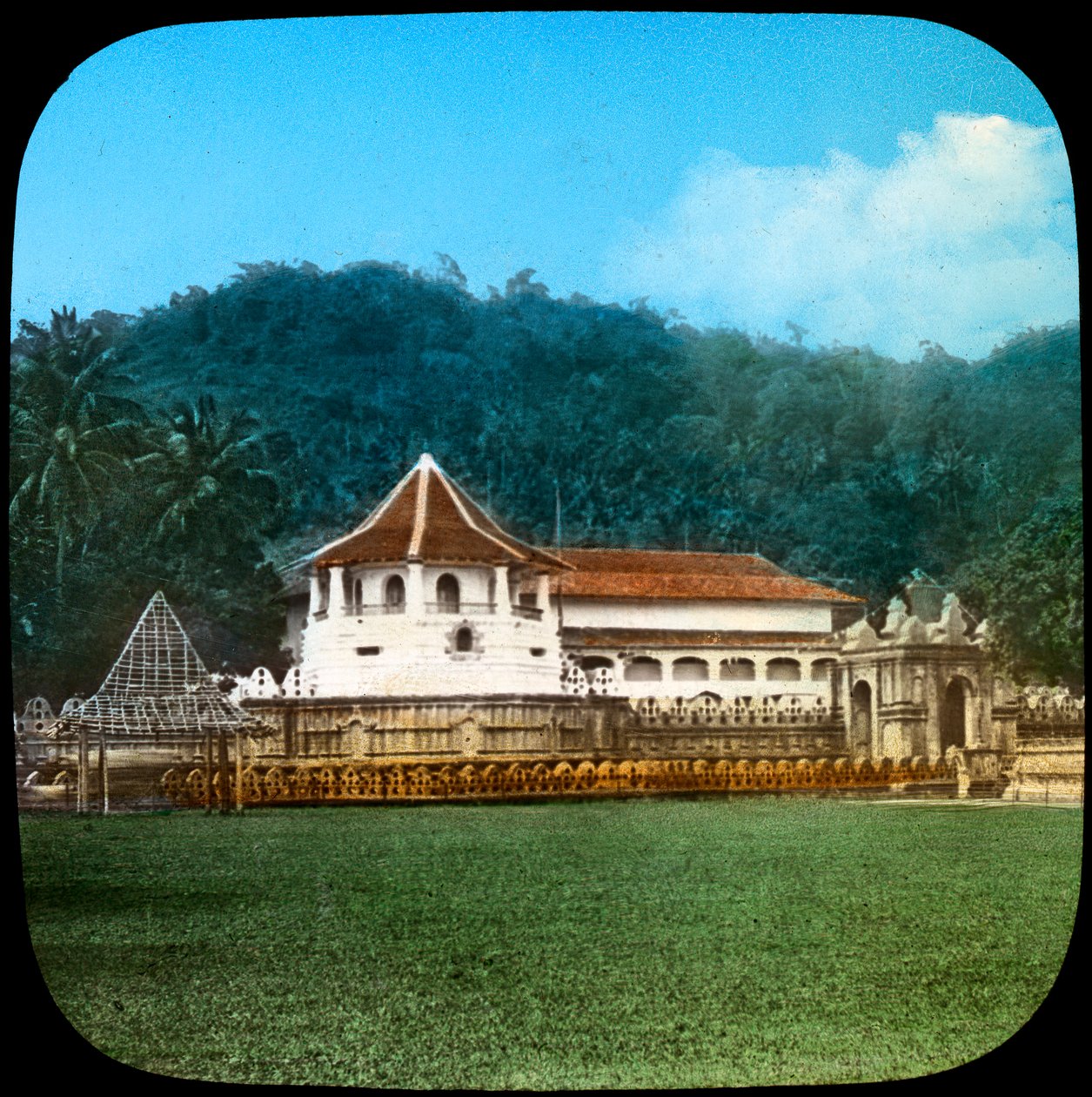 Templo do Dente Sagrado, Kandy, Ceilão, final do século XIX ou início do século XX de Unbekannt