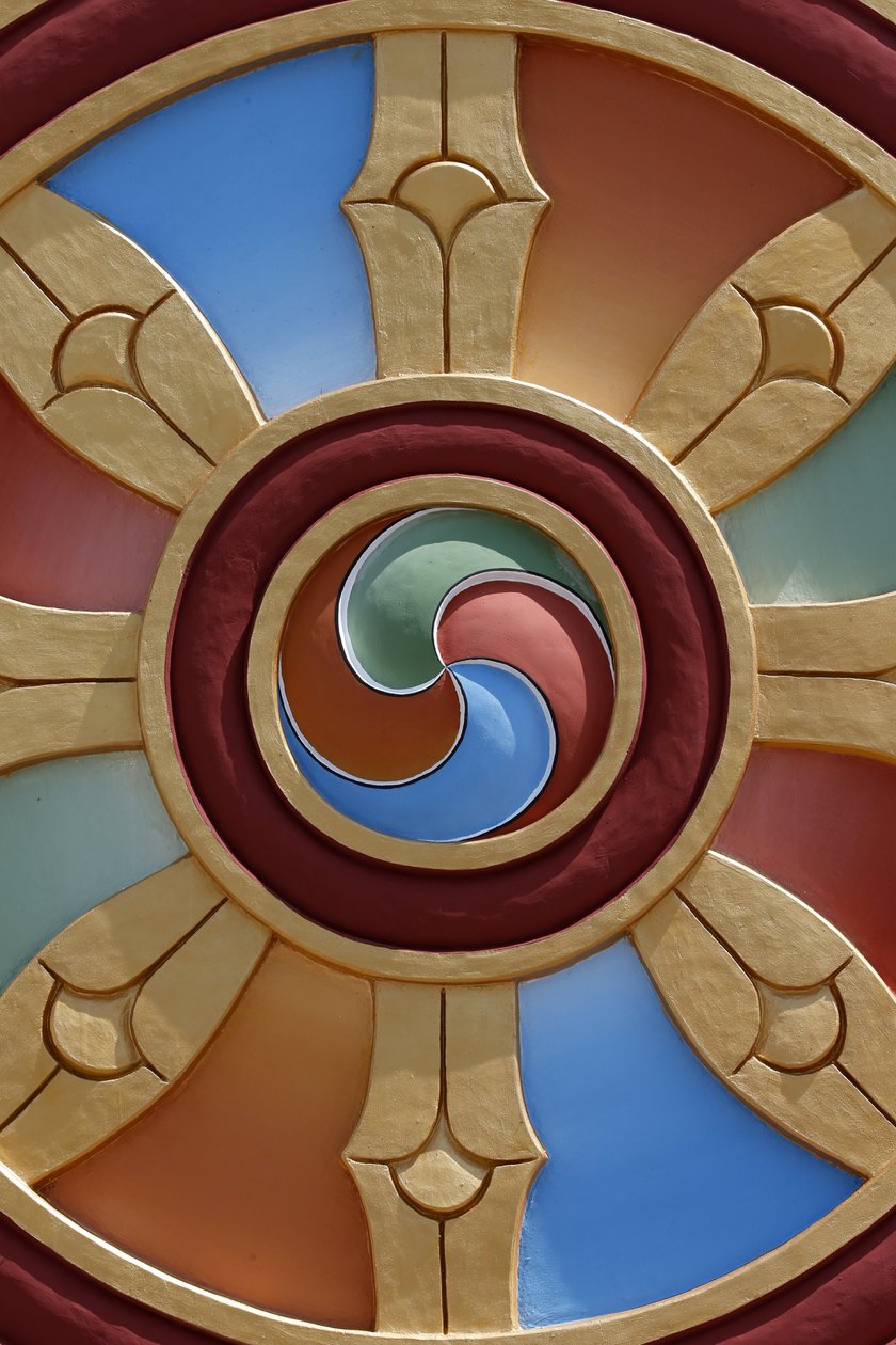 Templo dos Mil Budas. A congregação Dashang Kagyu Ling. Roda do Dharma, La Boulaye, França de Unbekannt