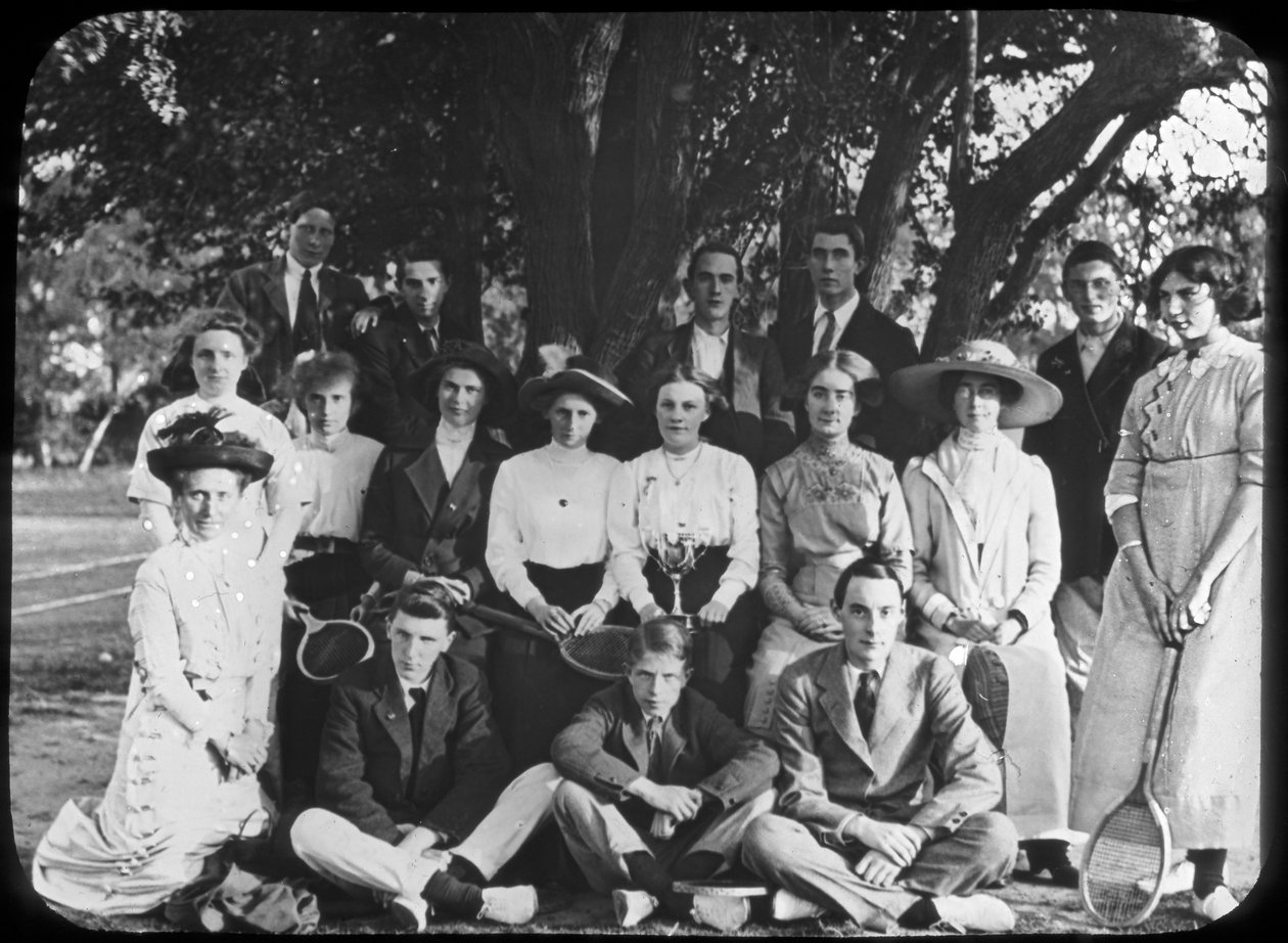 Retrato de grupo de tênis, final do século XIX ou início do século XX de Unbekannt