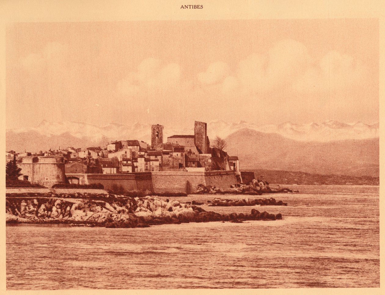 Os Alpes Ridge e Antibes, 1930. de Unbekannt