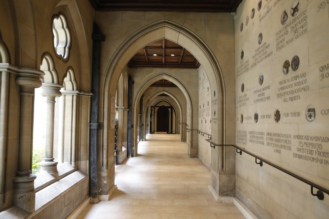 A catedral americana da Santíssima Trindade, Paris. Cloister, 20150920, Paris, França de Unbekannt