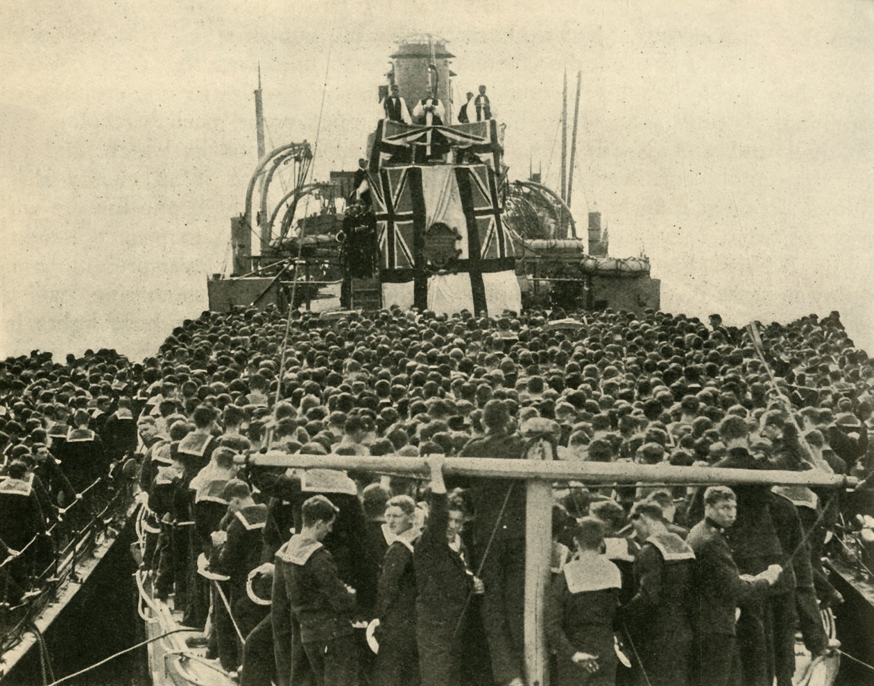 O Arcebispo de York visita marinheiros britânicos da Marinha Real, Primeira Guerra Mundial, 1914, c1920. de Unbekannt