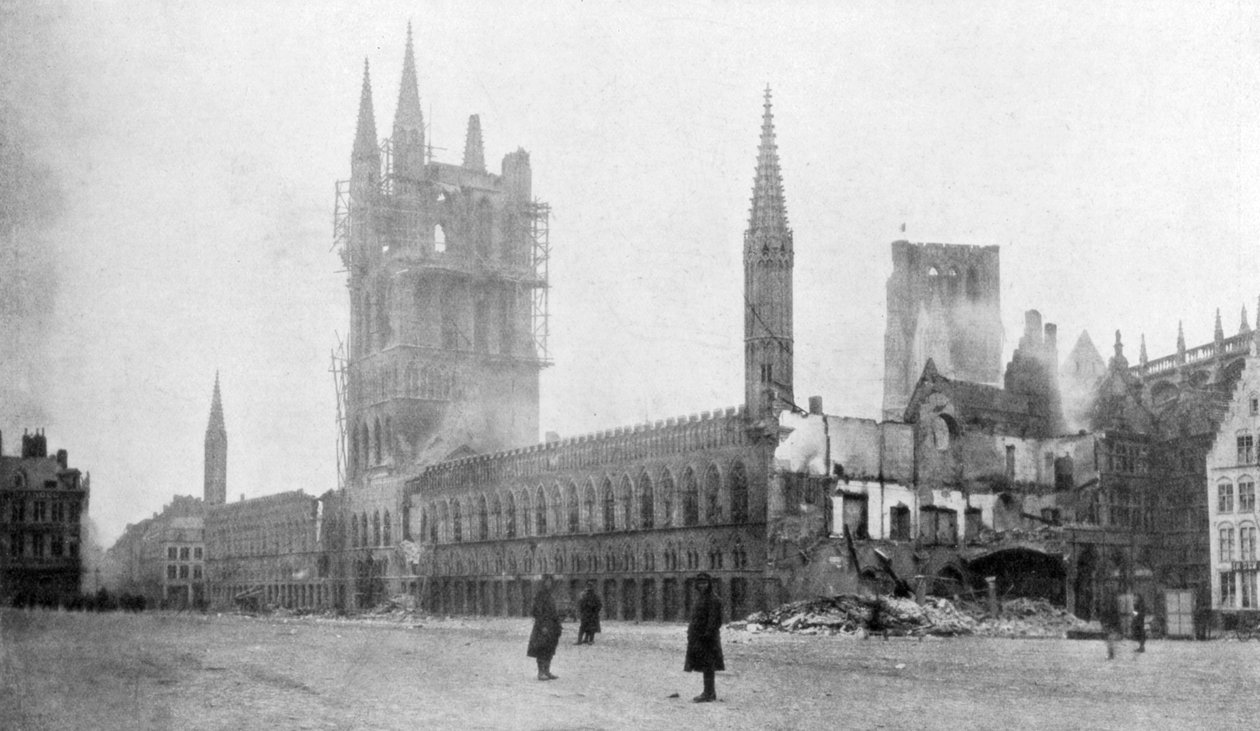 Salão do Campanário e do Pano de Ypres, Bélgica, 24 de novembro de 1914 de Unbekannt