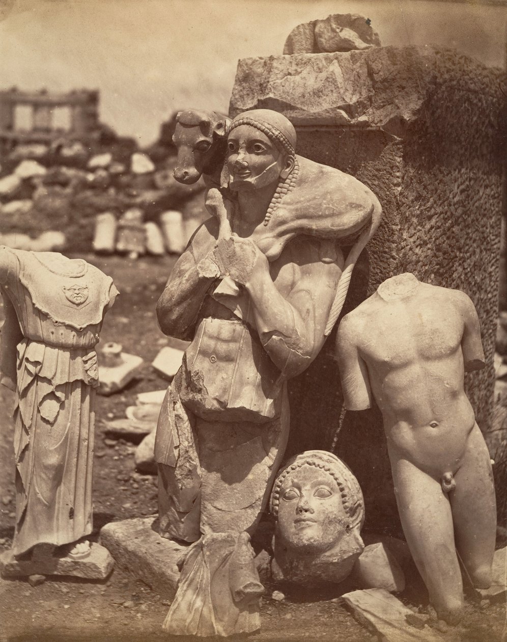 O bezerro e o menino Kritios logo após a exumação na Acrópole, Danse..., ca. 1865. de Unbekannt
