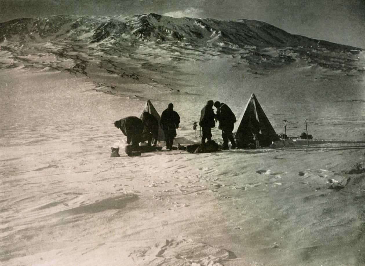 The Camp 7000 Feet Up Mount Erebus, 1908, 1909 de Unbekannt
