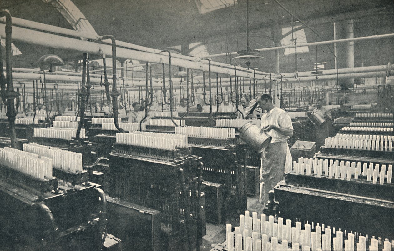 A sala de moldagem de velas, c1917 de Unbekannt