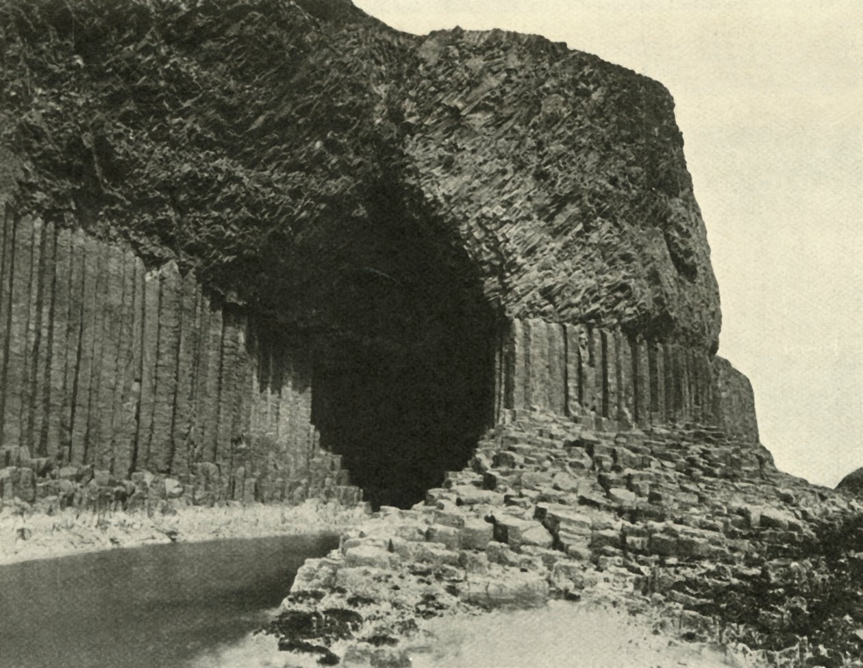 A caverna de um herói guerreiro, c1948. de Unbekannt