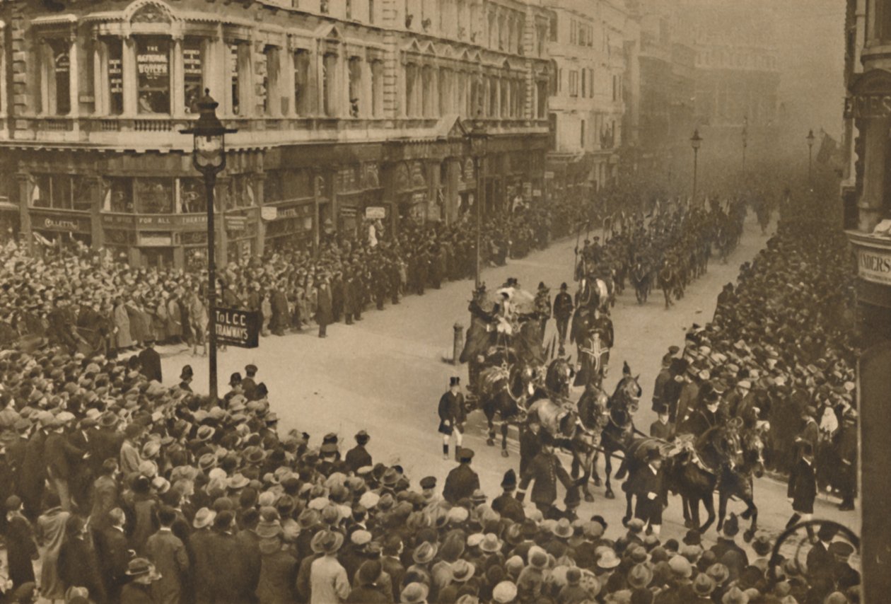 As ruas da cidade Queen Victoria Street para assistir ao novo Lord Mayor e sua procissão, c1935. de Unbekannt