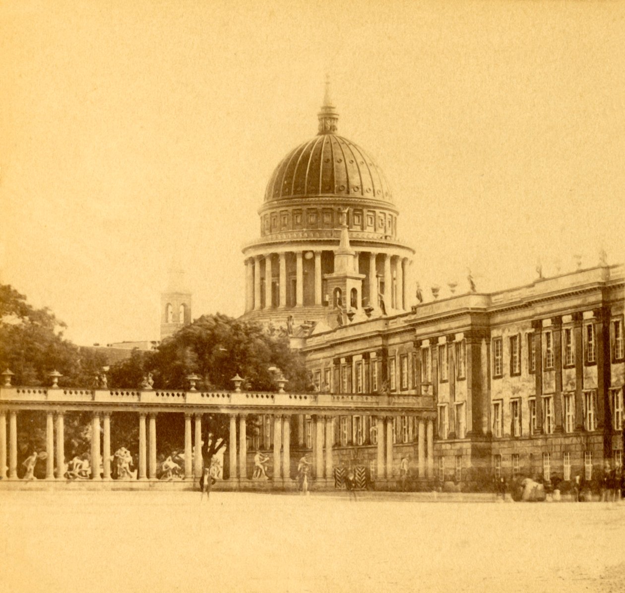 O Palácio da cidade e a Igreja de São Nicolau, Potsdam, Alemanha, c1900. de Unbekannt