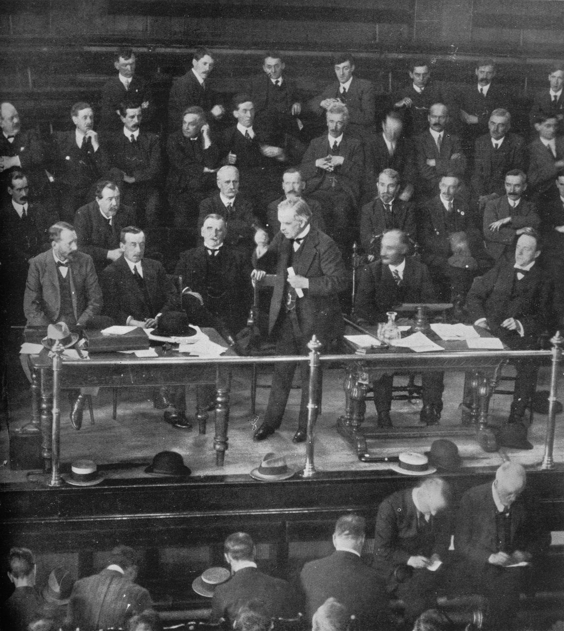 A greve do carvão: Sr. Lloyd George dirigindo-se aos representantes dos mineiros em Cardiff, 1915 de Unbekannt