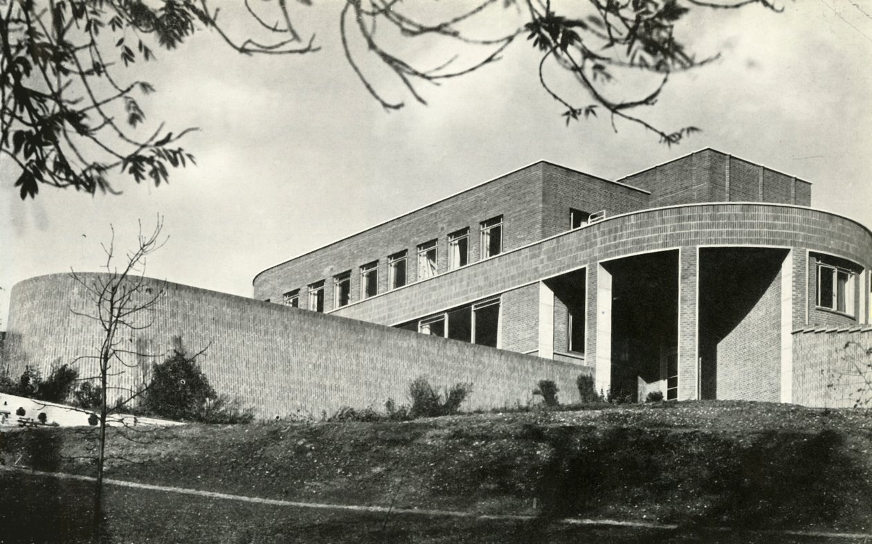 A casa contemporânea do tijolo do idioma em Hampstead, Londres, 1941. de Unbekannt