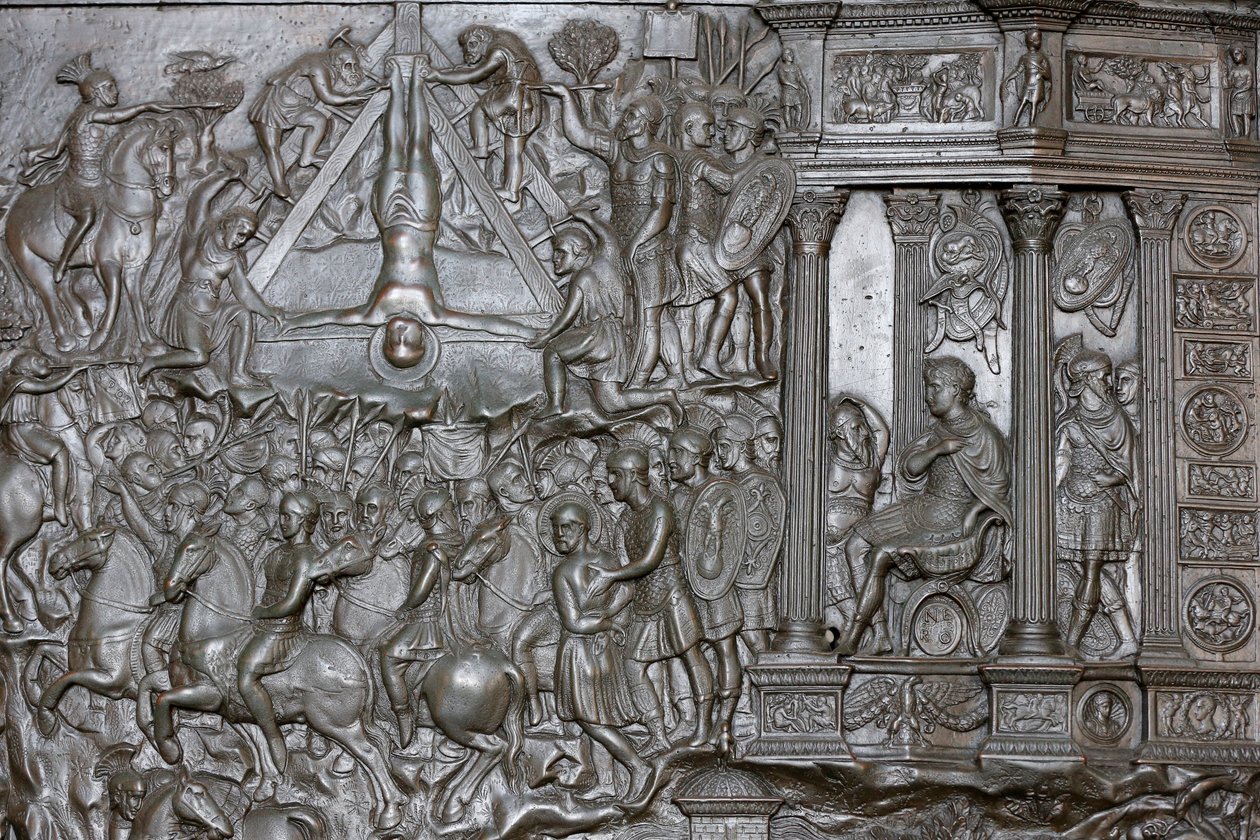 A Crucificação de São Pedro - Detalhe de um portal - Porta de entrada frontal da Basílica de São Pedro, Roma, Itália de Unbekannt