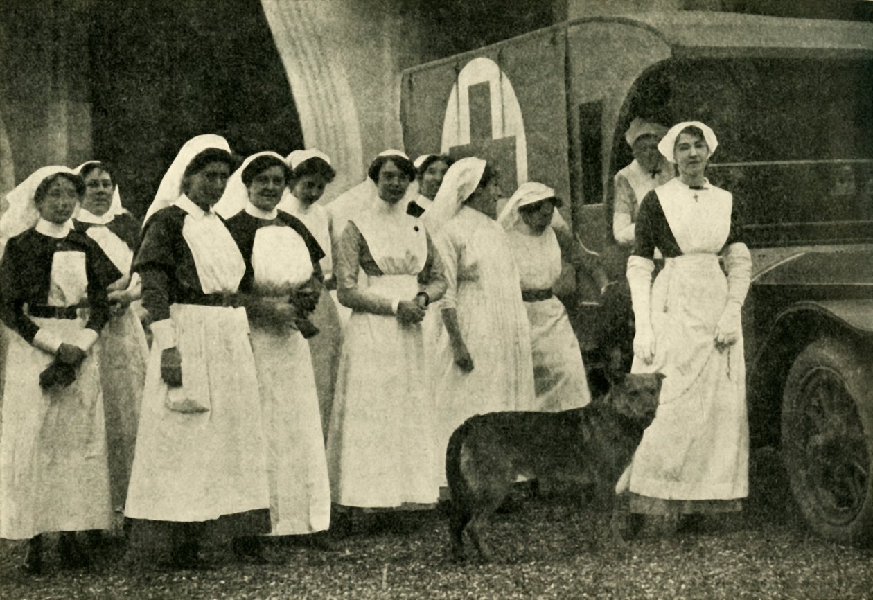 A Duquesa de Westminster com enfermeiras, Le Touquet, Primeira Guerra Mundial, 1914, c1920. de Unbekannt