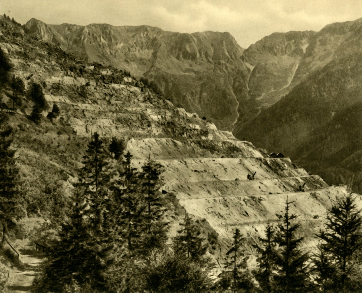 A mina de Erzberg, Estíria, Áustria, c1935. de Unbekannt