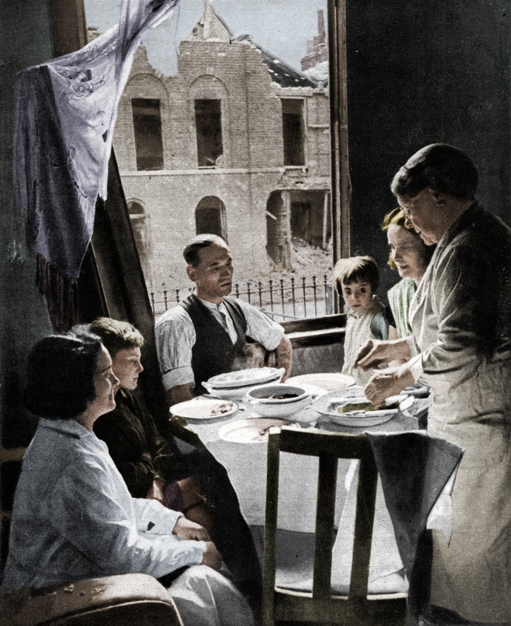 A família deve comer, c1940 1942 de Unbekannt