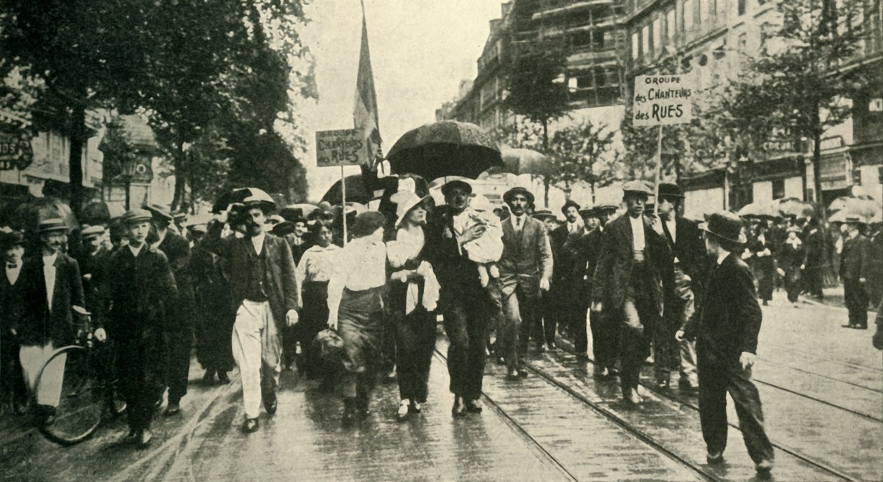 O Call to Arms francês: Reservistas juntando-se às cores em Paris, 1920. de Unbekannt