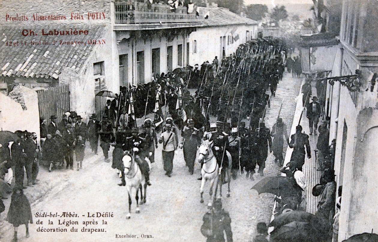 A Legião Estrangeira Francesa desfilando pelas ruas de Sidi Bel Abbes, Argélia, 1906 de Unbekannt