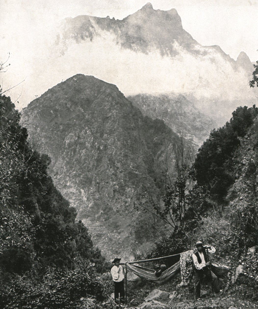 The Grand Curral, Madeira, Portugal, 1895.   de Unbekannt