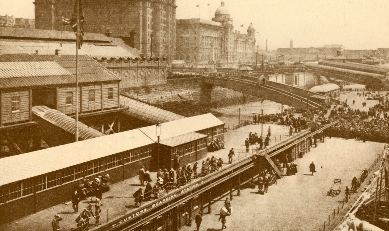 O Grande Estágio de Pouso Flutuante em Liverpool, c1930. de Unbekannt