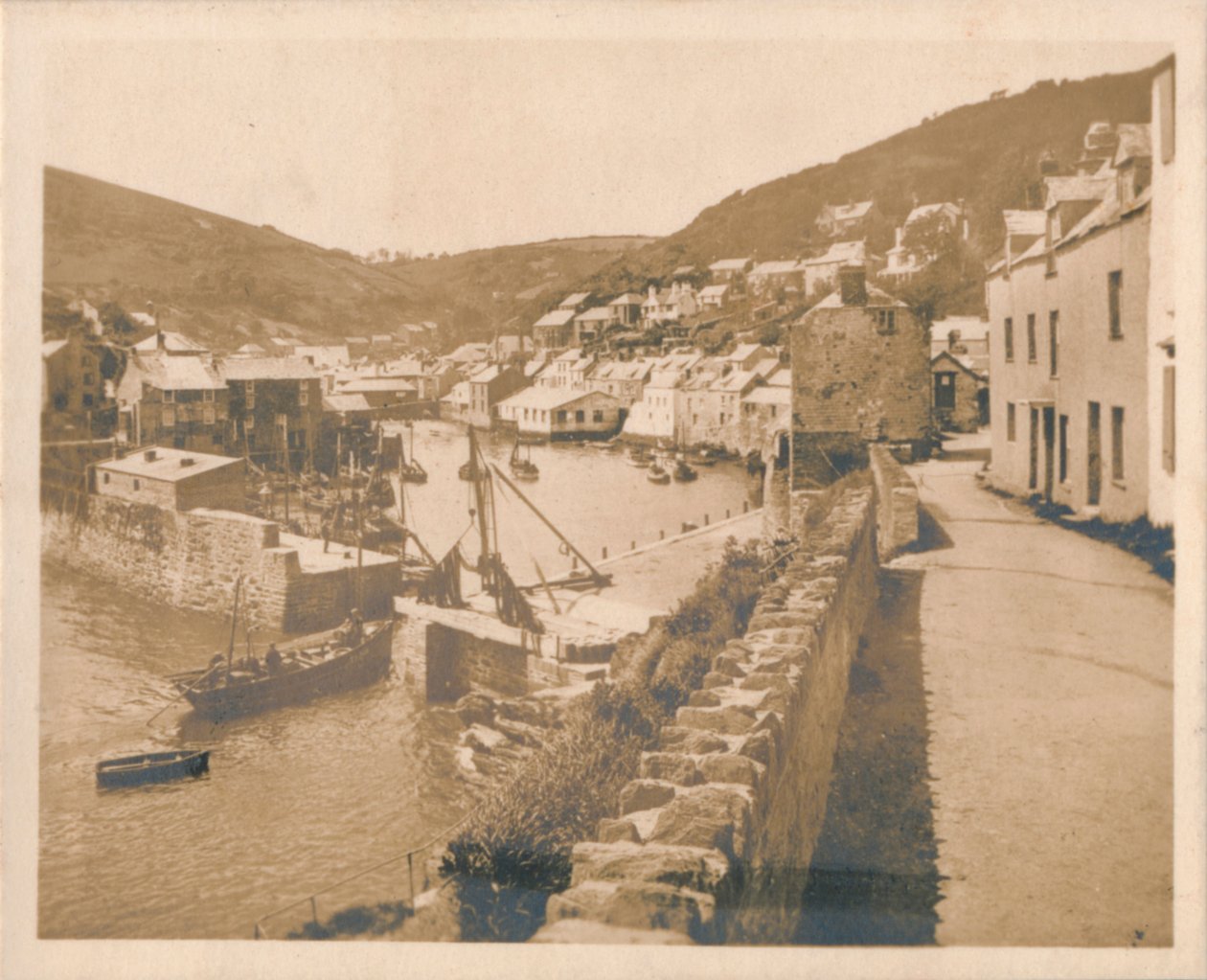 A entrada do porto - Polperro, 1927 de Unbekannt