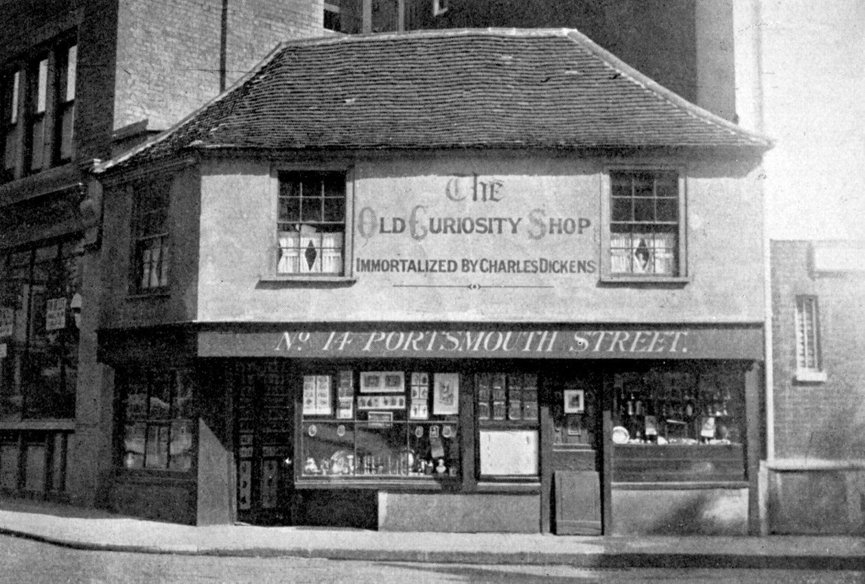A antiga loja de curiosidades, 13 Portsmouth Street, Kingsway, Londres, c1920 de Unbekannt