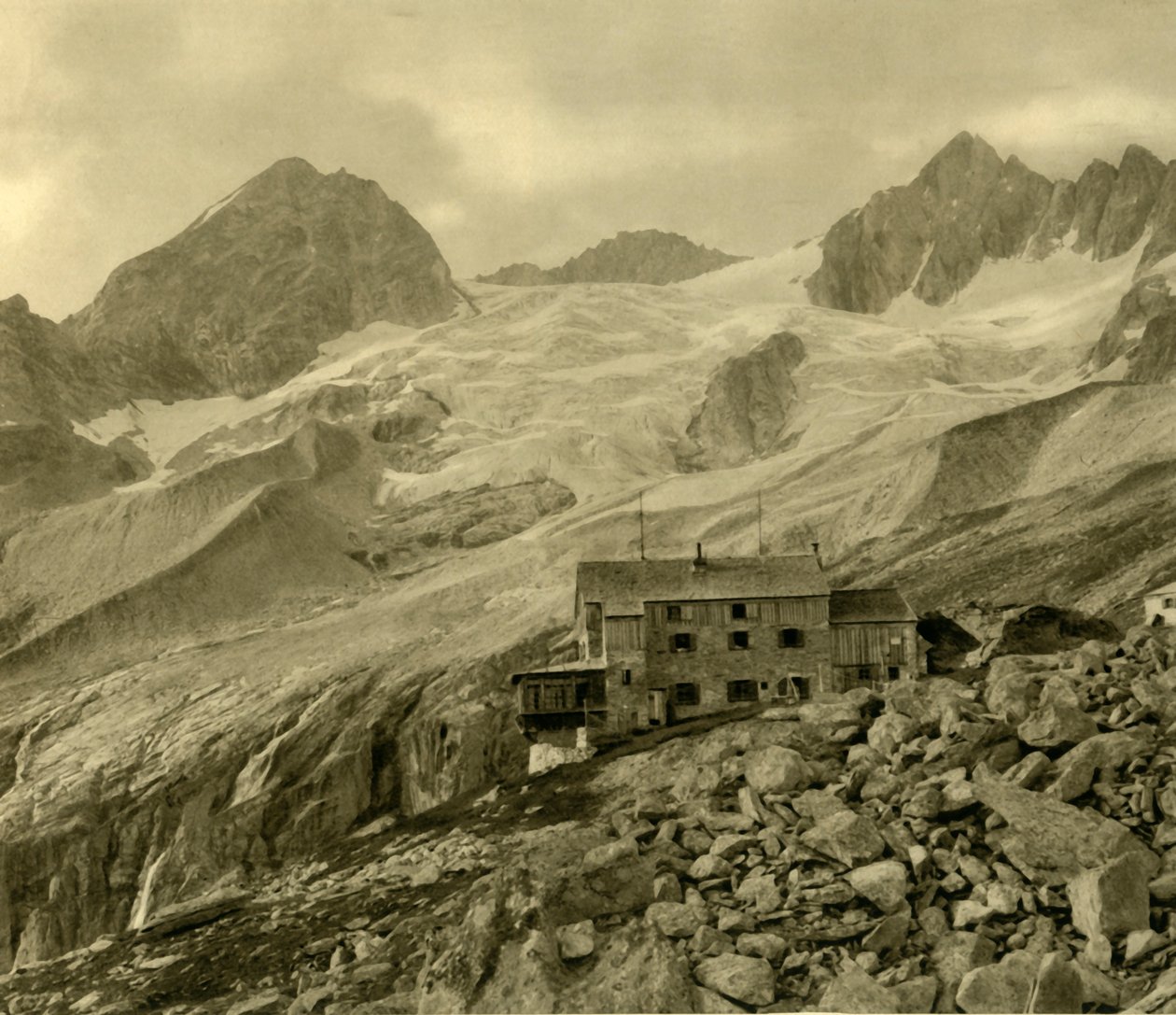 A cabana e geleira Plauener, Zillergrund, Tirol, Áustria, c1935. de Unbekannt